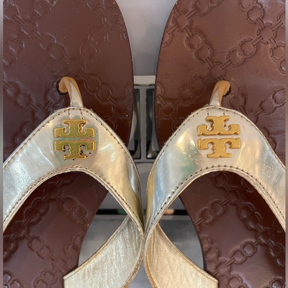 Tory Burch leather sandals. Great condition. Slight wear but still looks good. - Picture 2 of 9